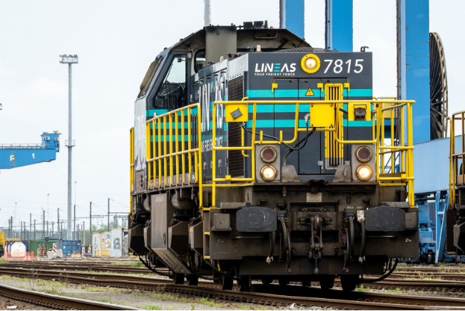 A Lineas locomotive.