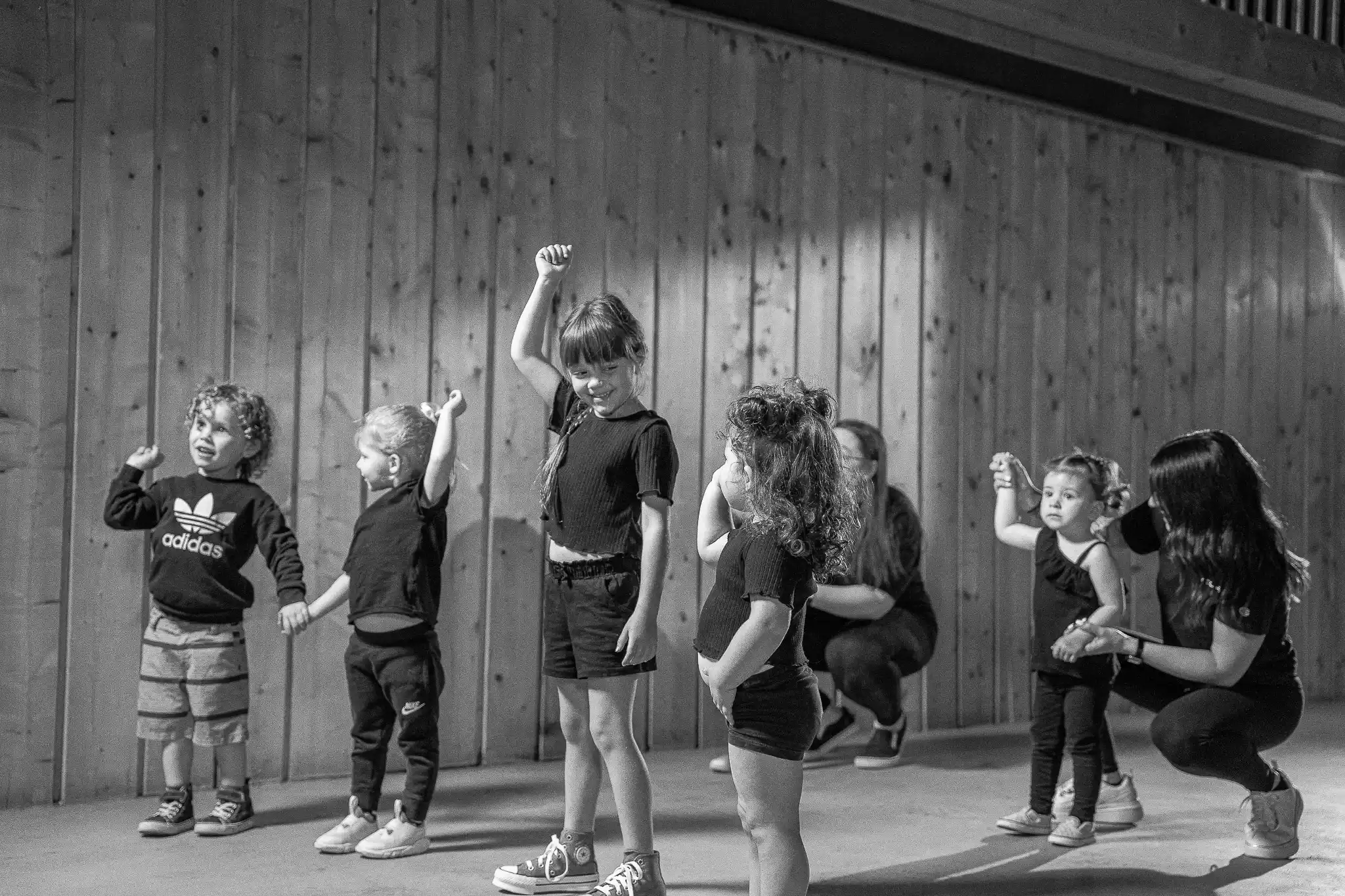 Cours de groupe en action à l'École de Danse M3