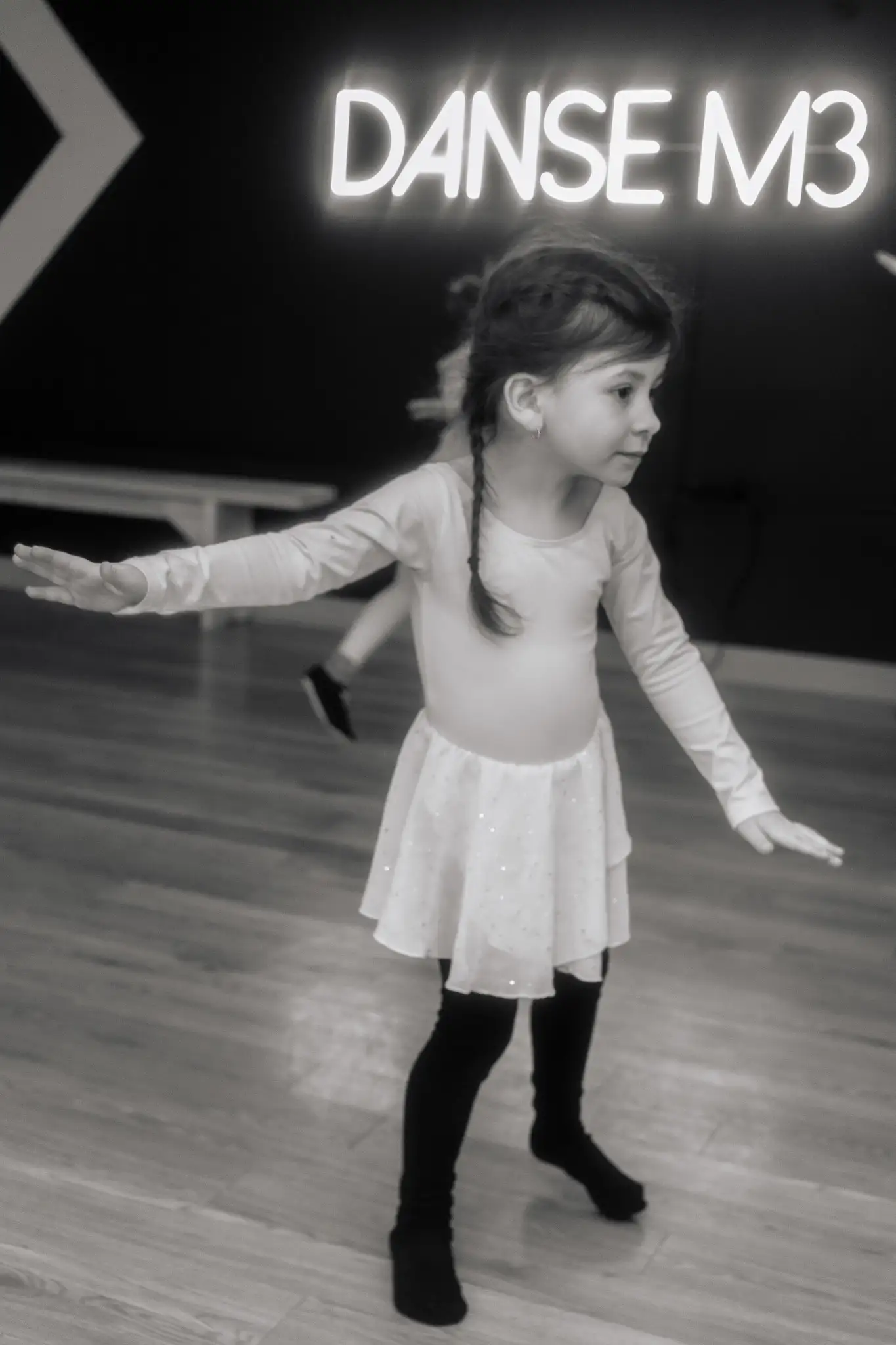 Danseuse travaillant sa technique en cours de ballet et de lyrique