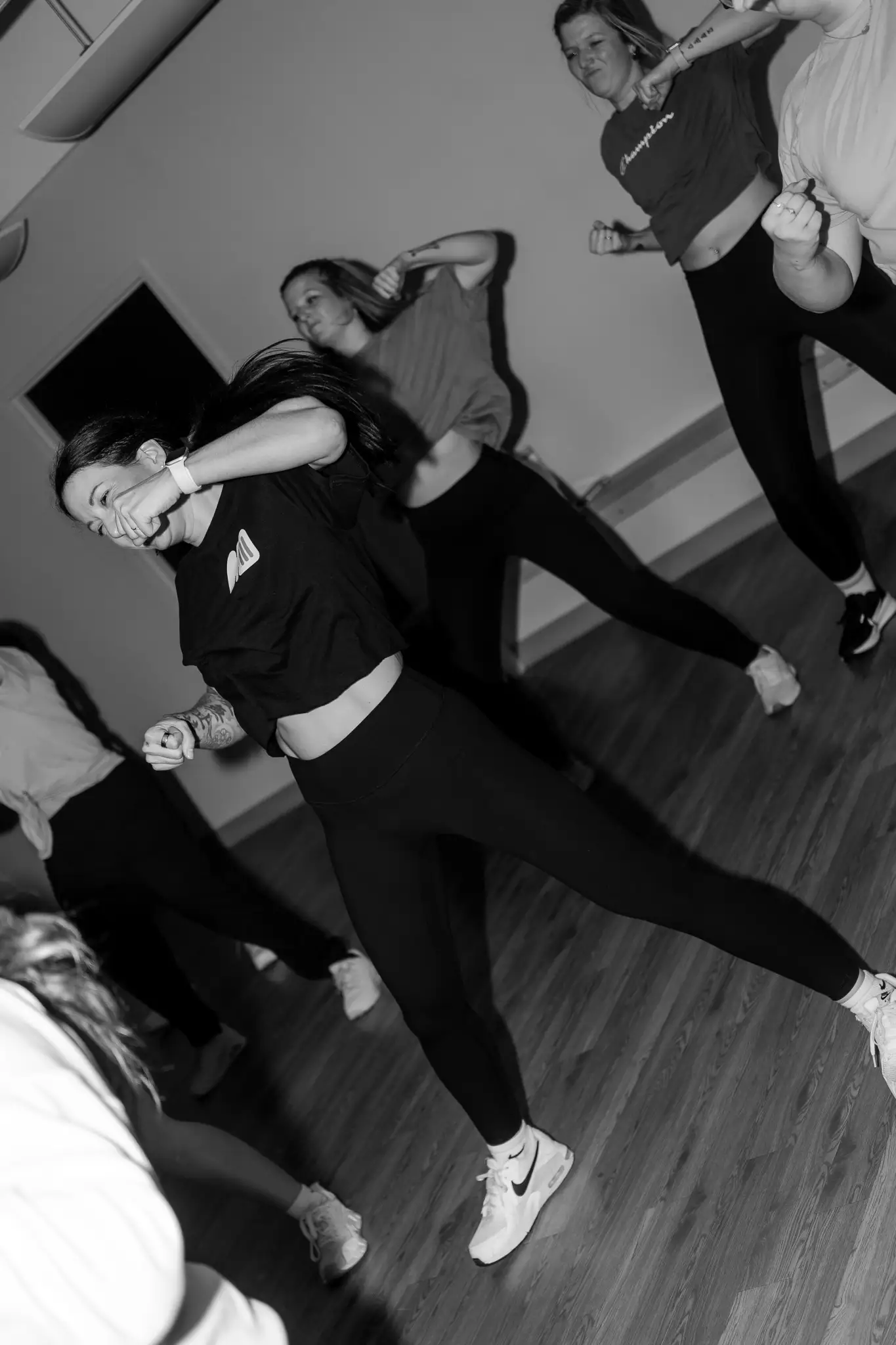 Ambiance dynamique d'un cours de Cardio Throw Down à l'École de Danse M3
