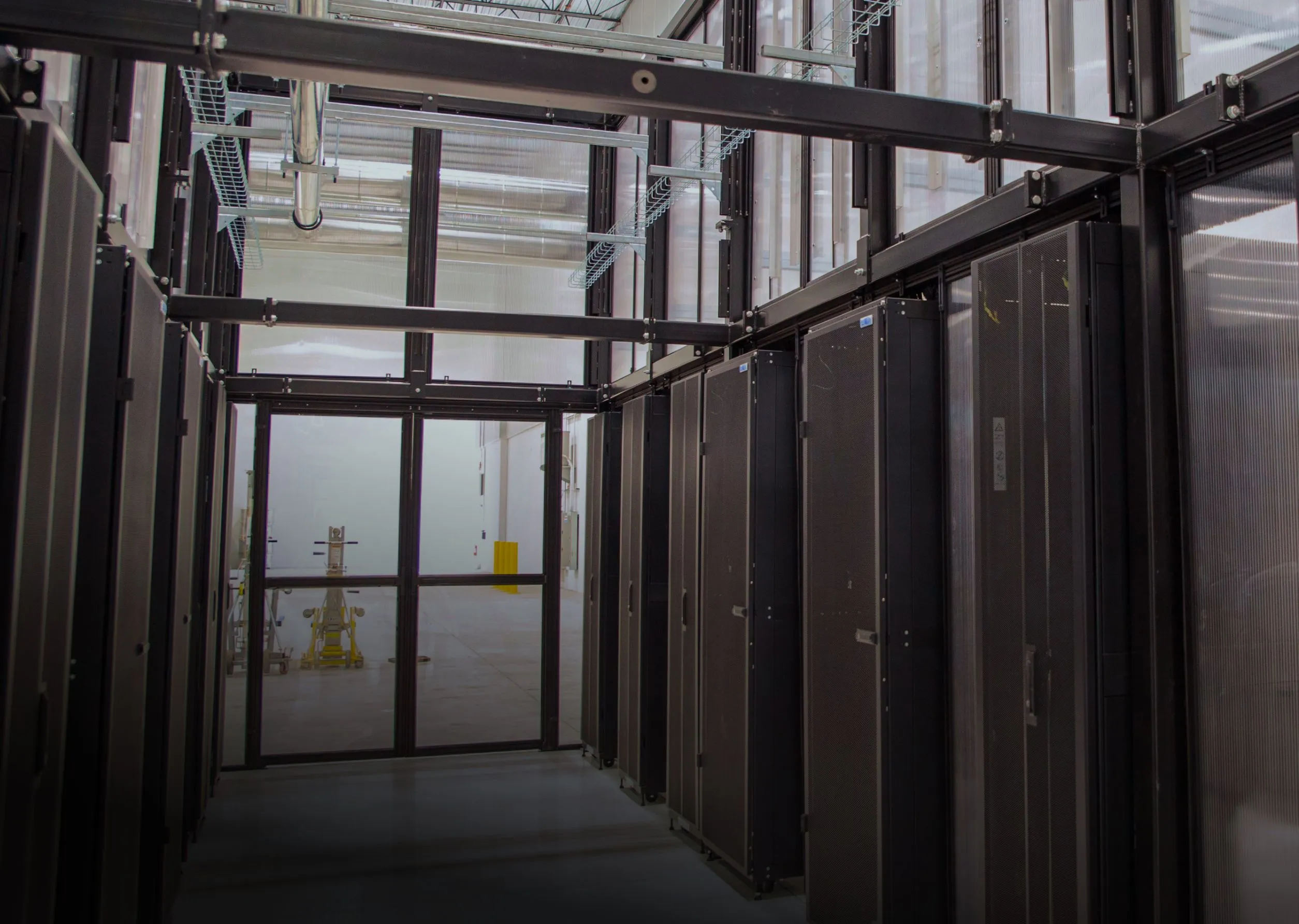 TechFrame-supported data hall aisle