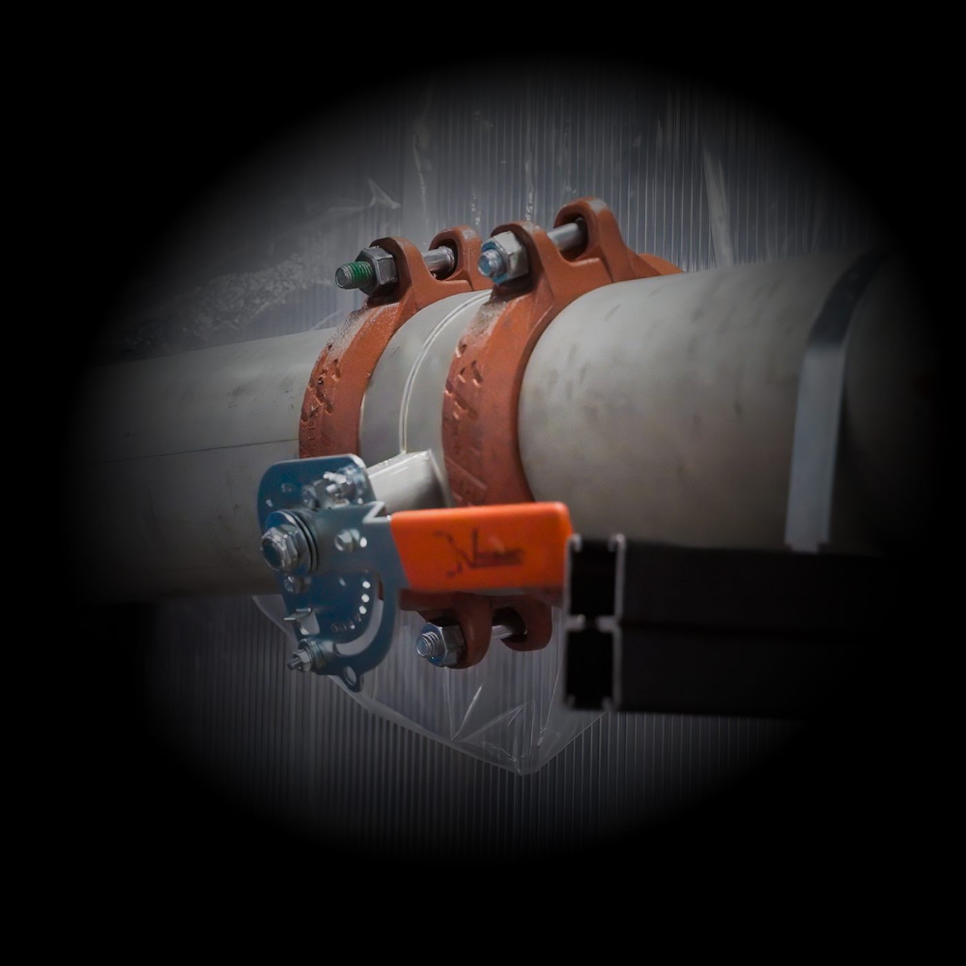 Liquid cooling manifold assembly