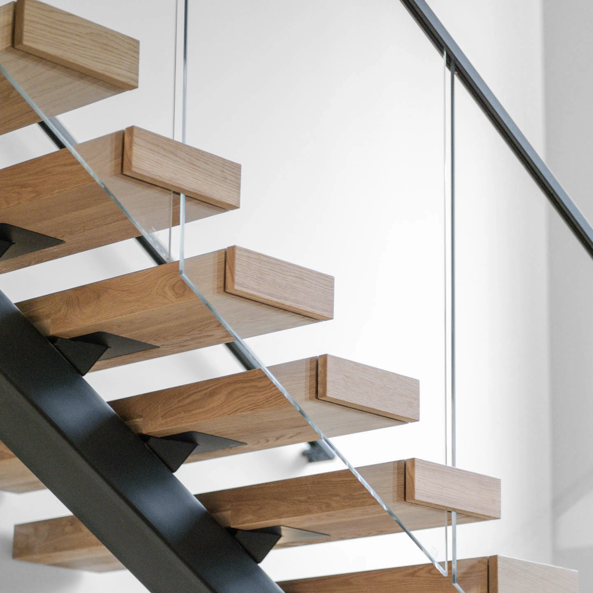 Vedera glass railing on a FLIGHT Mono stair system