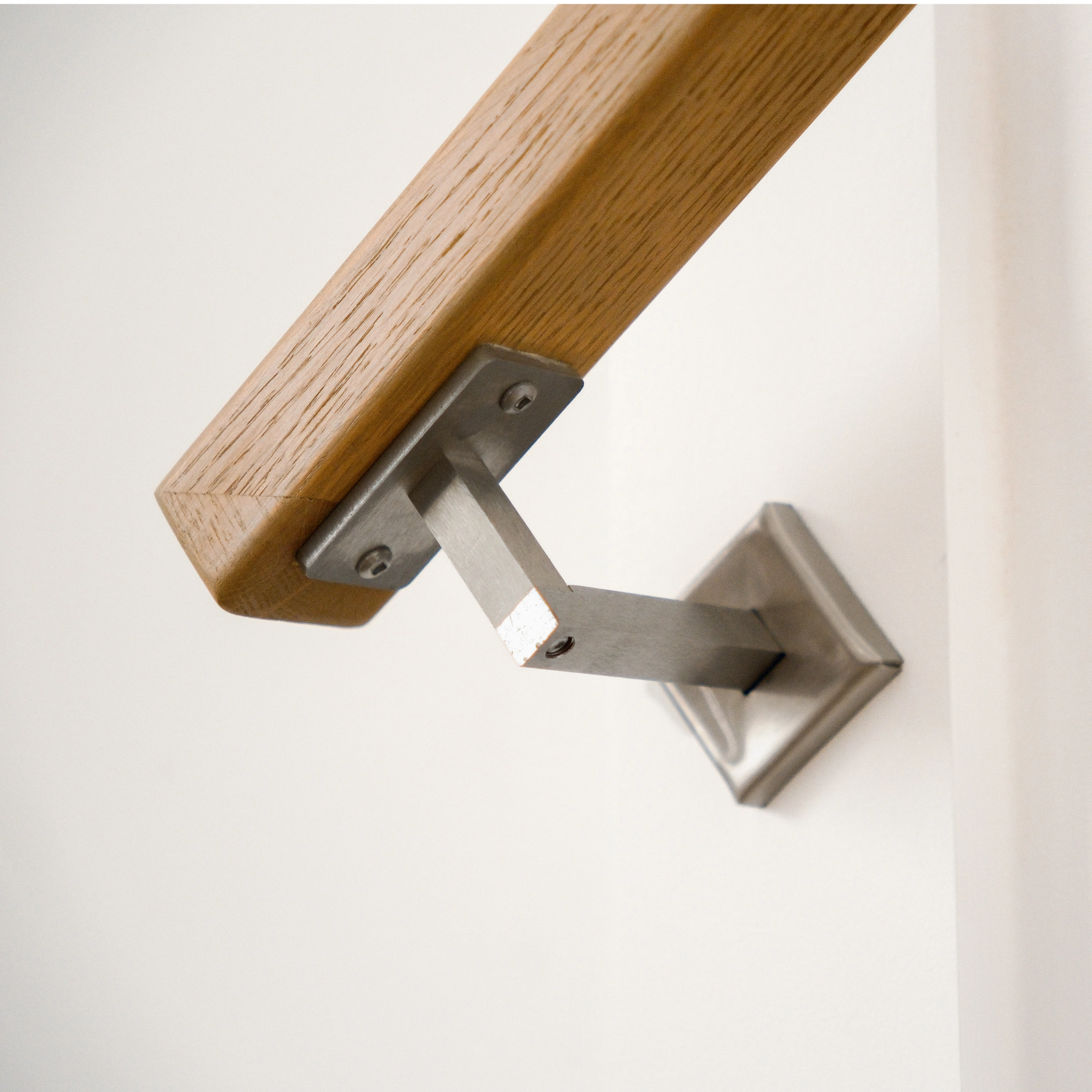 Wall-mounted handrail