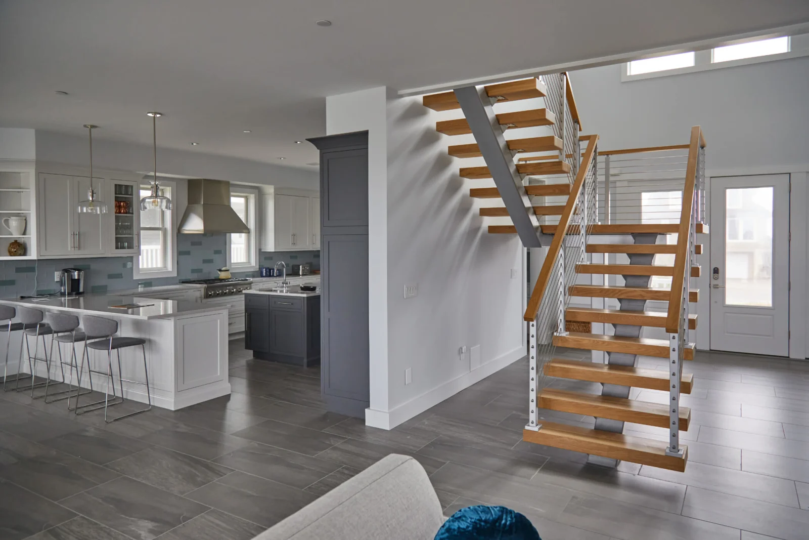 Stair seen from the kitchen with a gray column supporting the landing