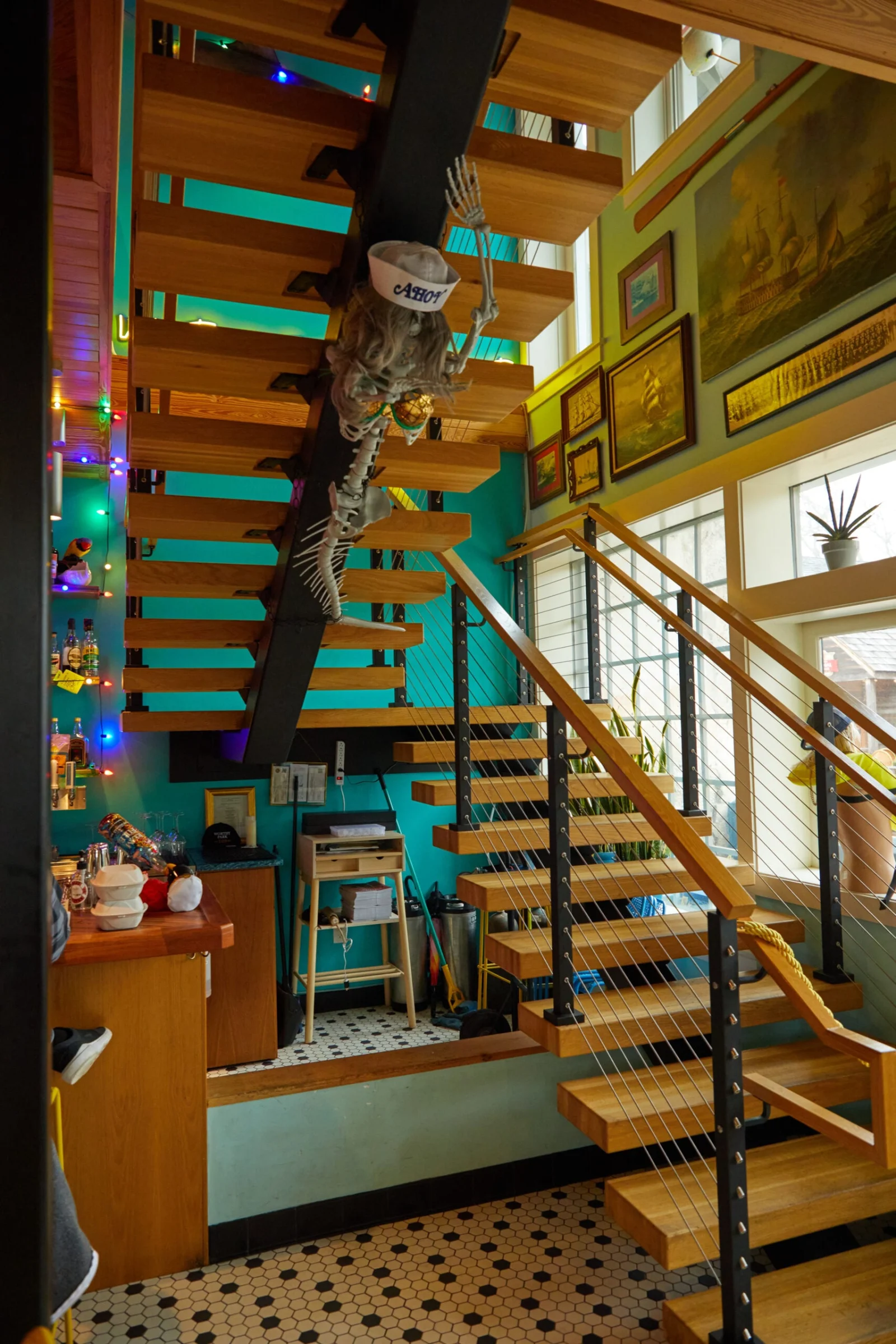 Full view of the stair with cable railing and a black center stringer