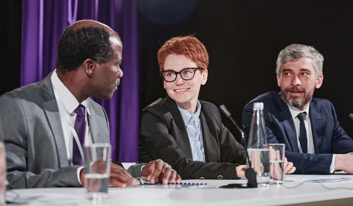 How to Host a Panel Discussion: A Complete Guide to Engaging Conversations