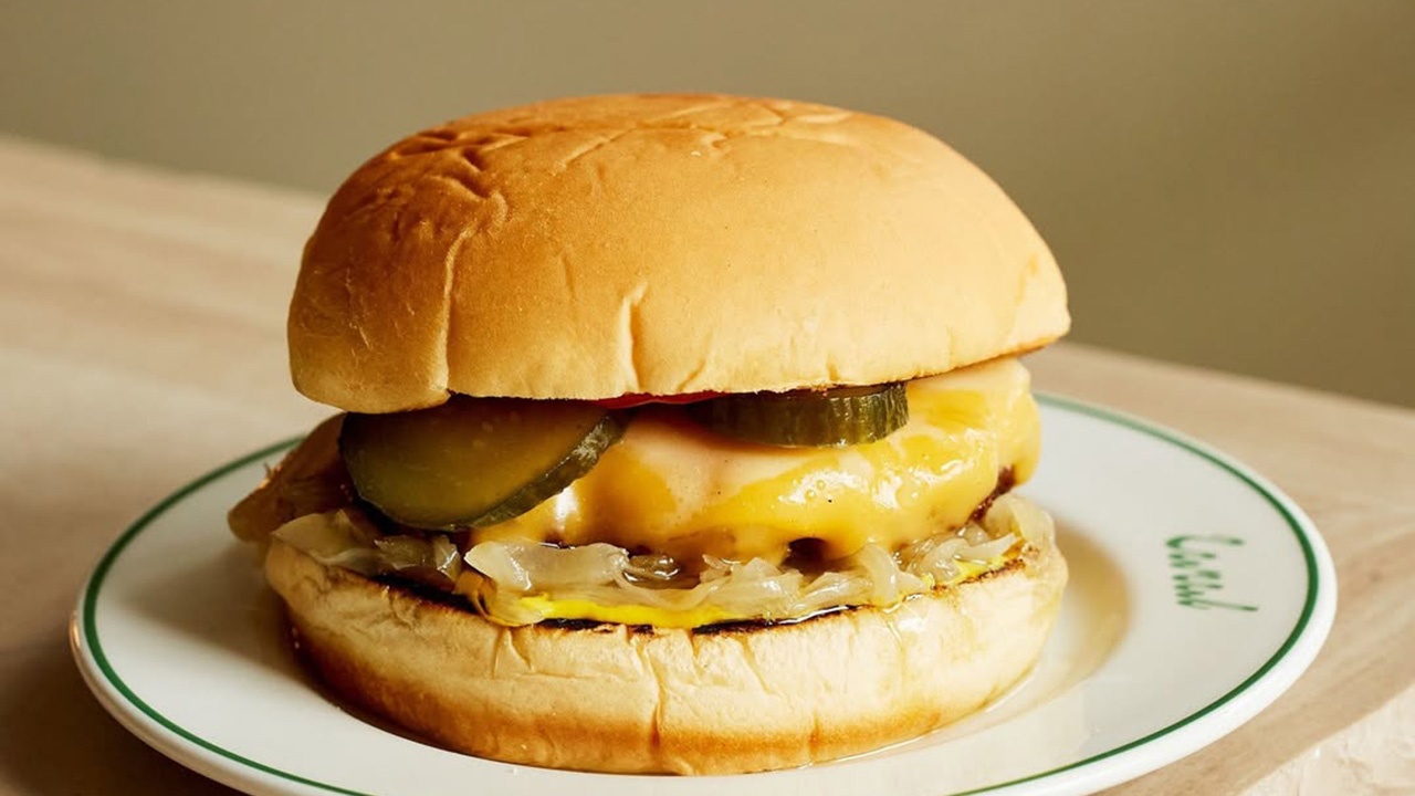 The table cheeseburger at Canal Restaurant