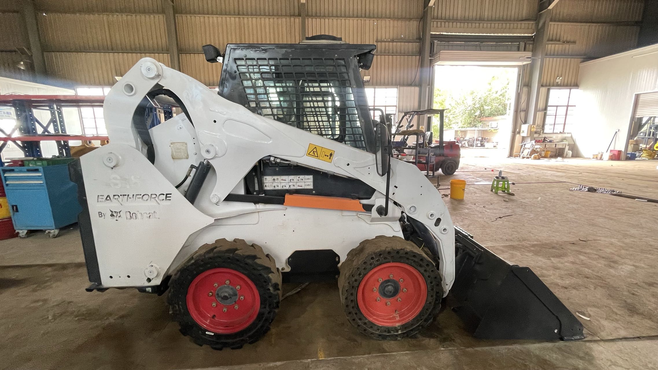 2018 Bobcat S18 skid-steer loader