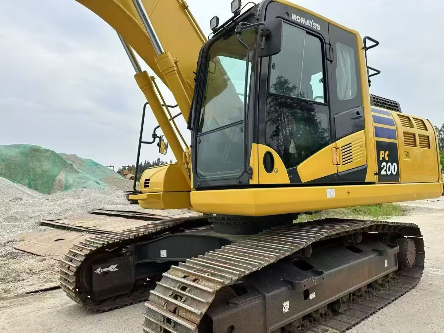 2023 Komatsu PC200 excavator — photo 1