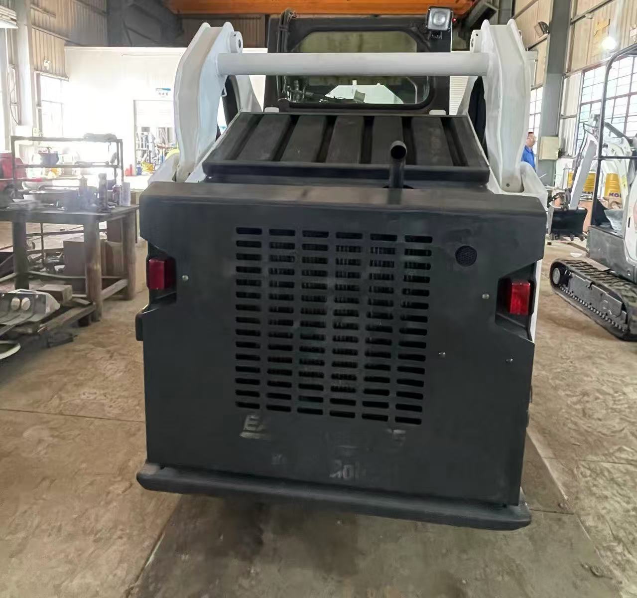 2018 Bobcat S18 skid-steer loader — photo 3