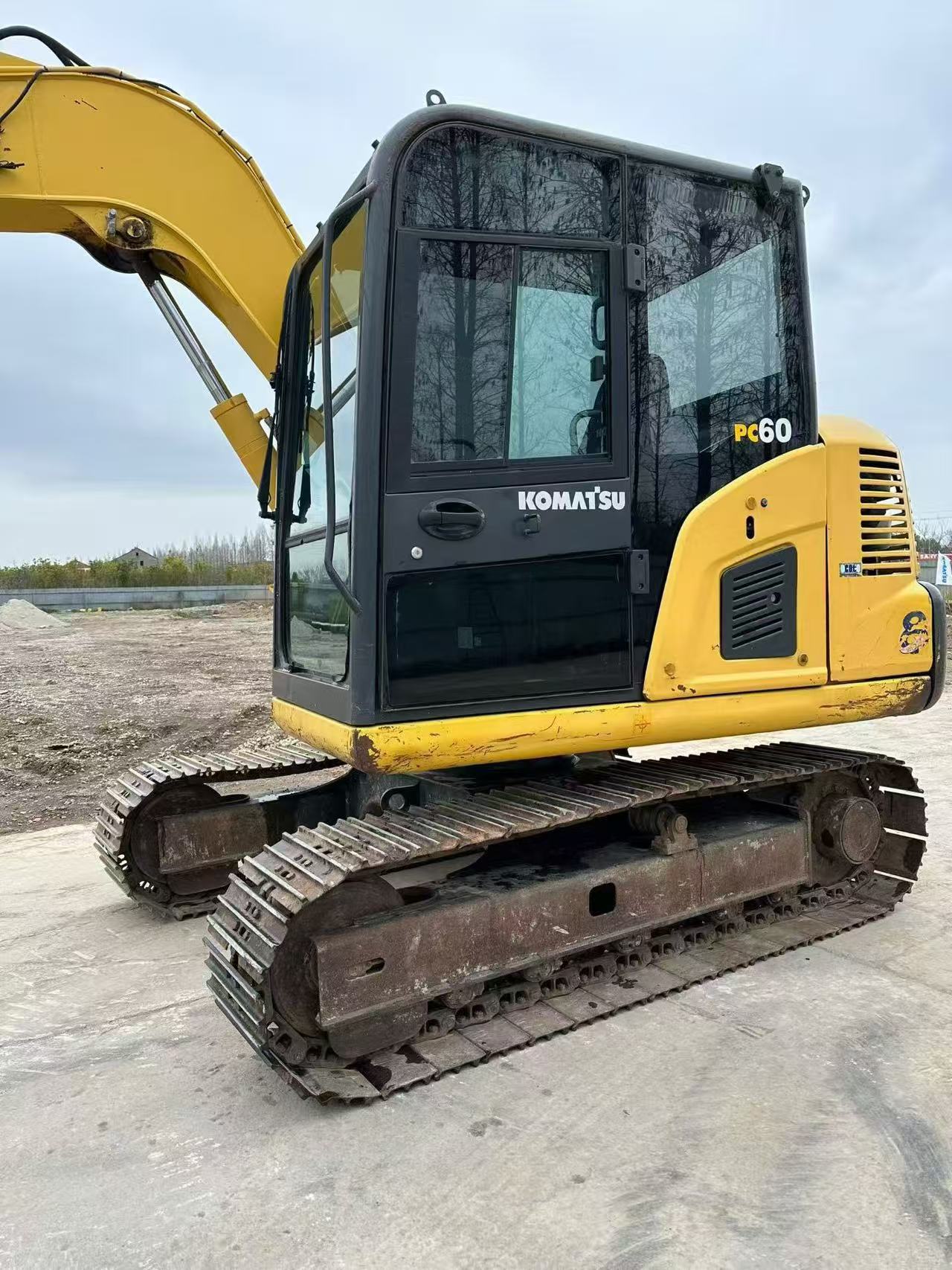 2019 Komatsu PC60 excavator — photo 3