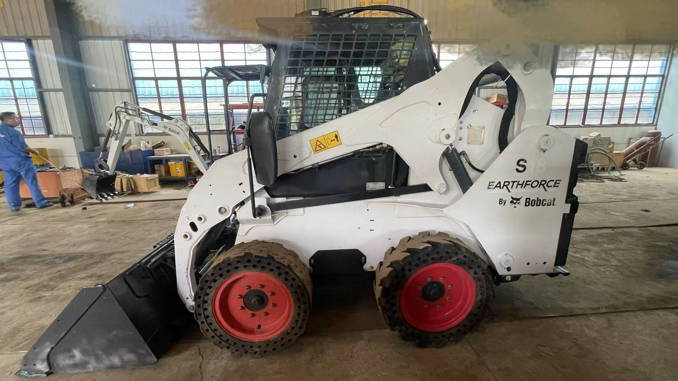 2018 Bobcat S18 skid-steer loader — photo 2