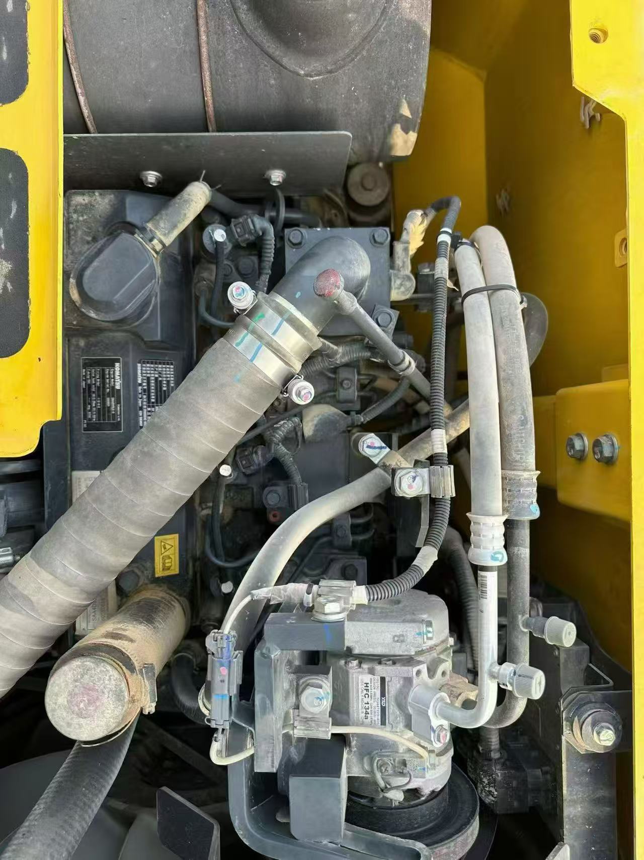 Komatsu PC130 excavator — photo 5