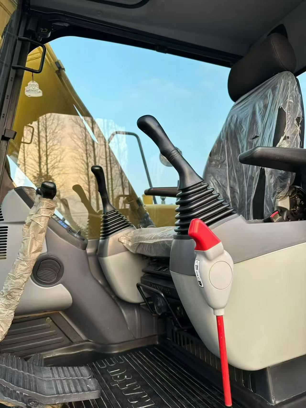 Komatsu PC130 excavator — photo 6