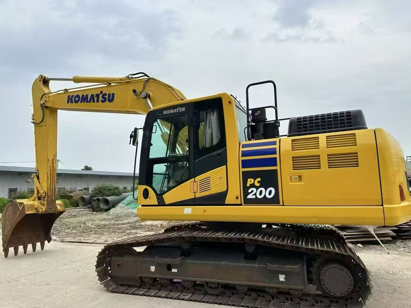 2023 Komatsu PC200 excavator — photo 4