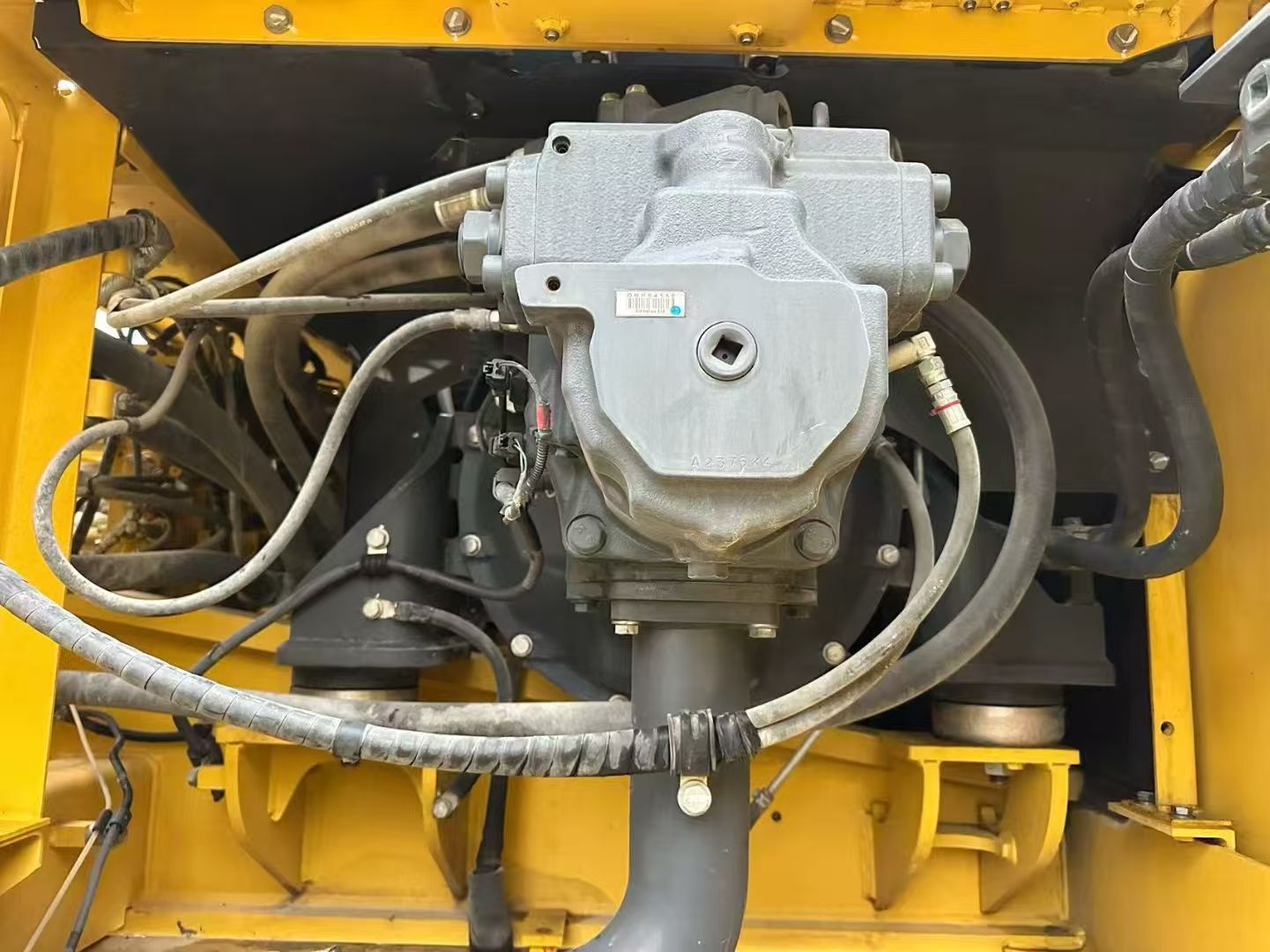 Komatsu PC360 excavator — photo 2