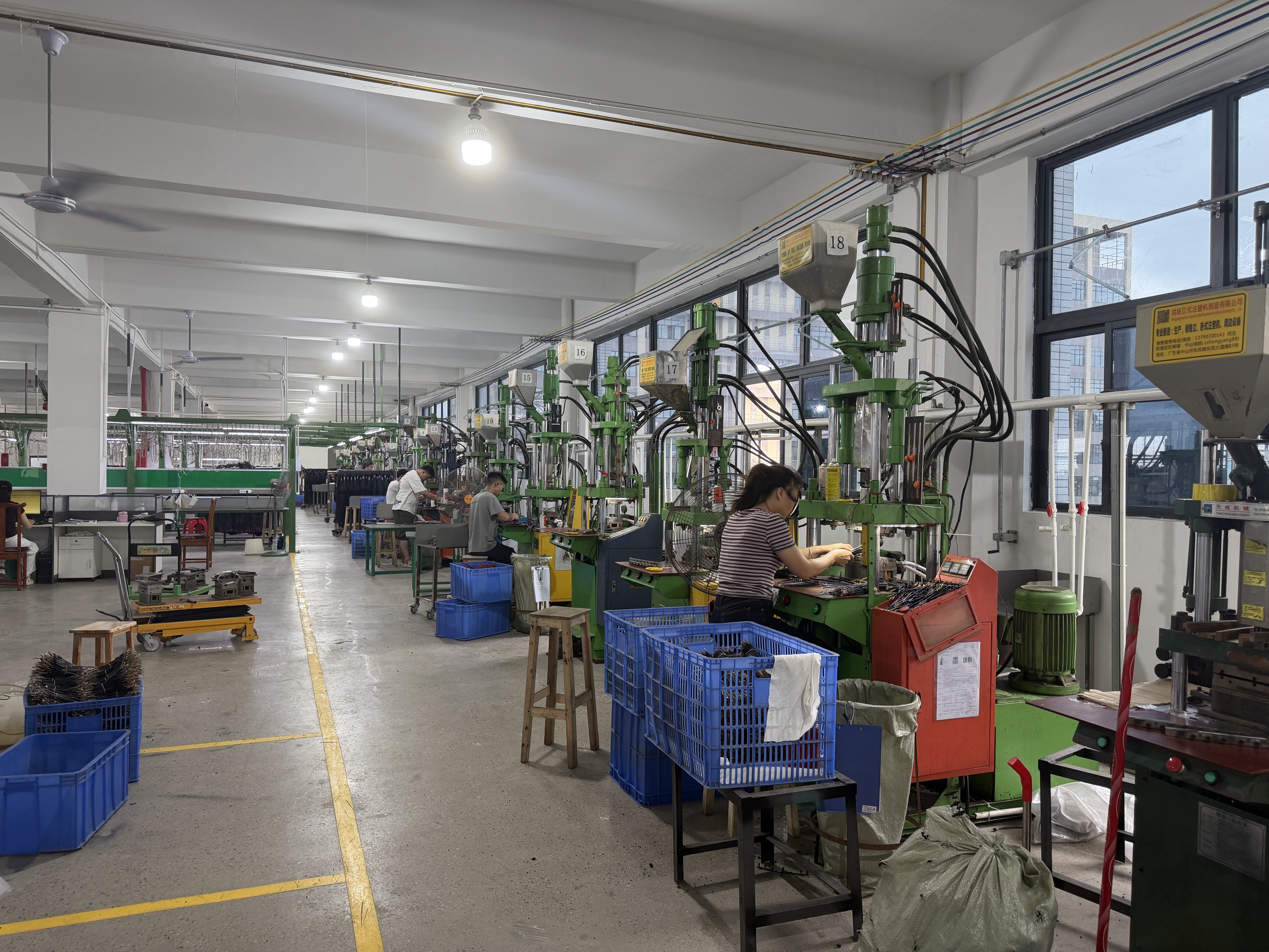 XENREE plug injection molding workshop