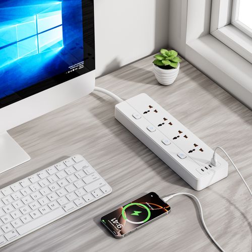 XR-WNC-B4U power strip in home office use