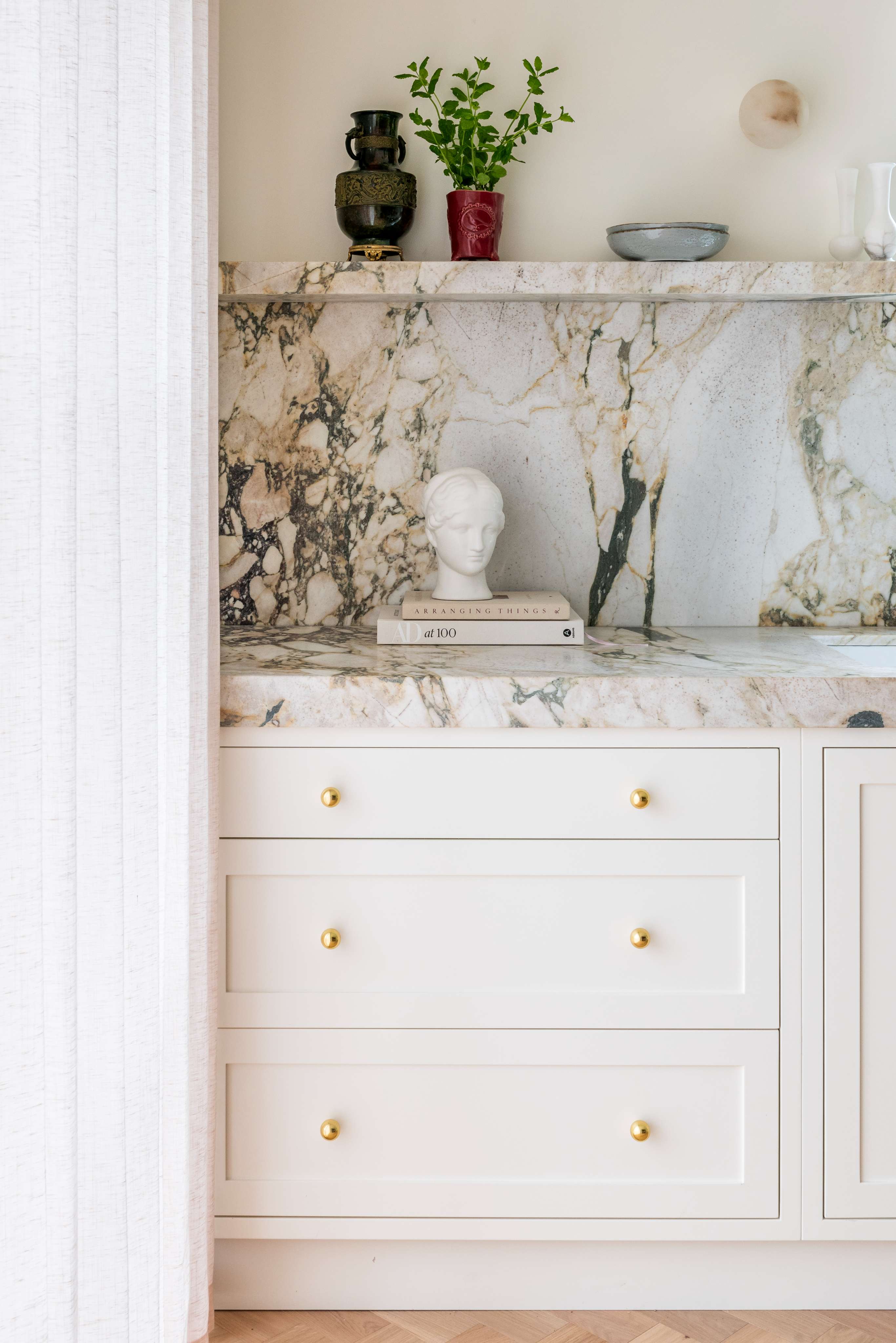 Cottage Charm project by Opus Interior Design, combining contemporary design with decorative richness