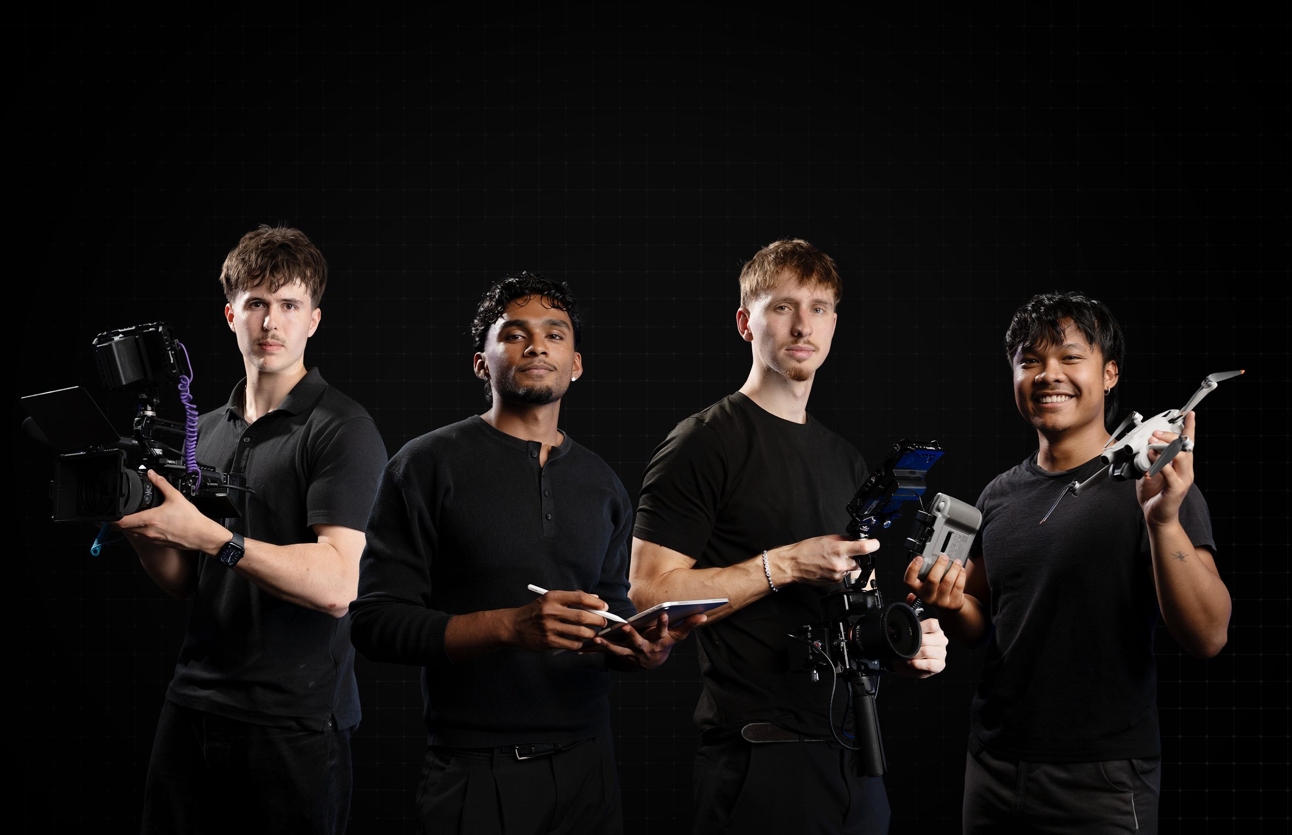 Das Team von Haldelain vor schwarzem Hintergrund