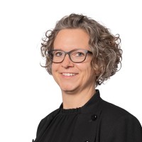 Porträt von Andrea Nina Thomet, Fachspezialistin Unternehmenskommunikation bei der BEKB