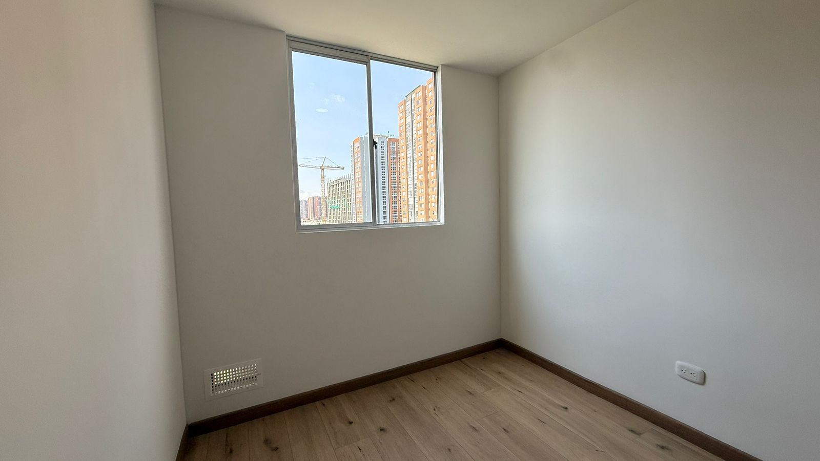 Clossét / Hab principal: Habitación principal con balcón, apartamento Linz Zentral
