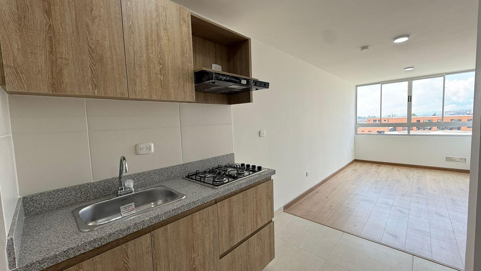 Cocina-sala: Cocina integral y sala-comedor apartamento 45m² Linz Zentral