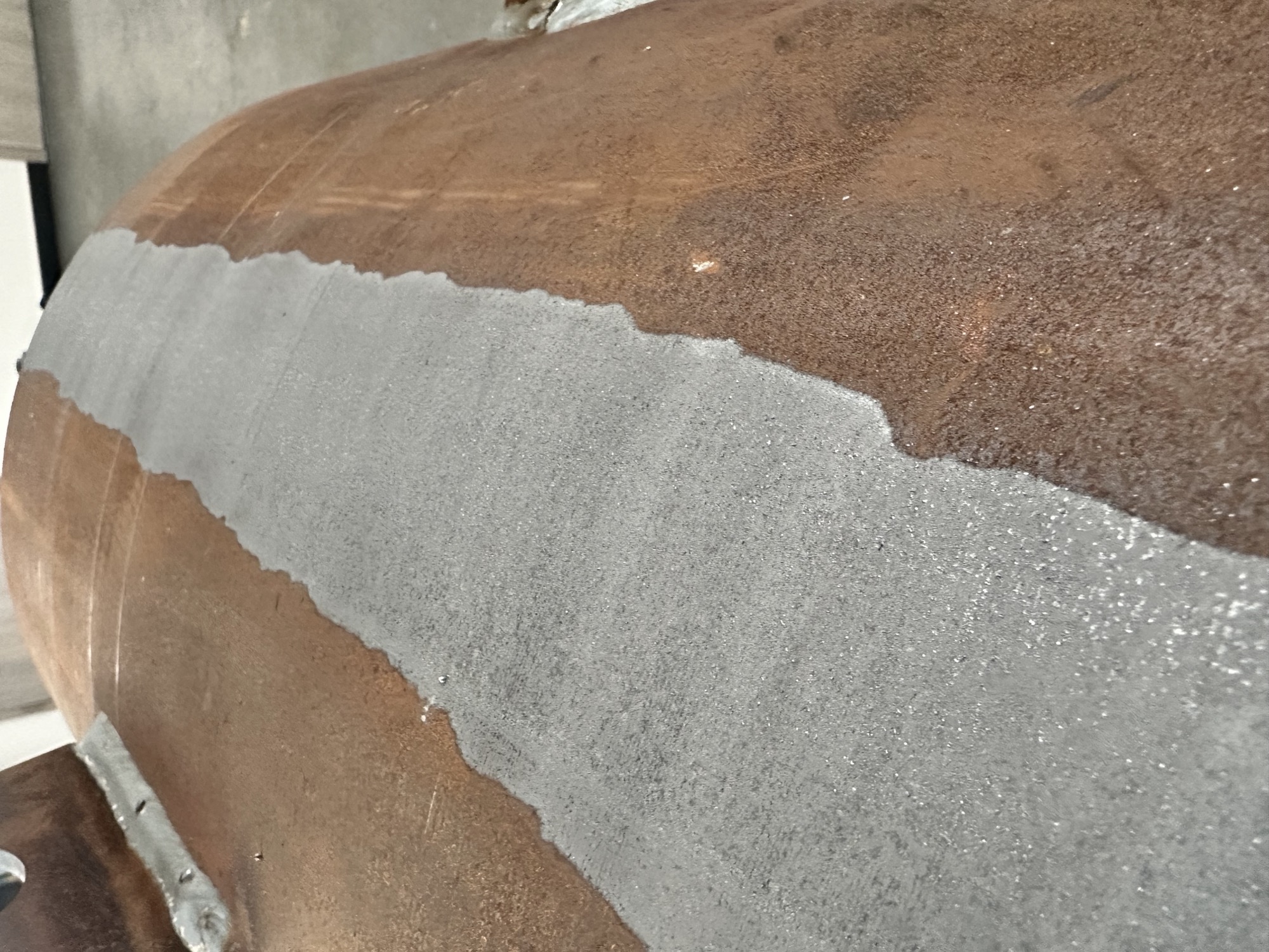 Trennlinie zwischen Rost und blankem Material am Drehkranz
