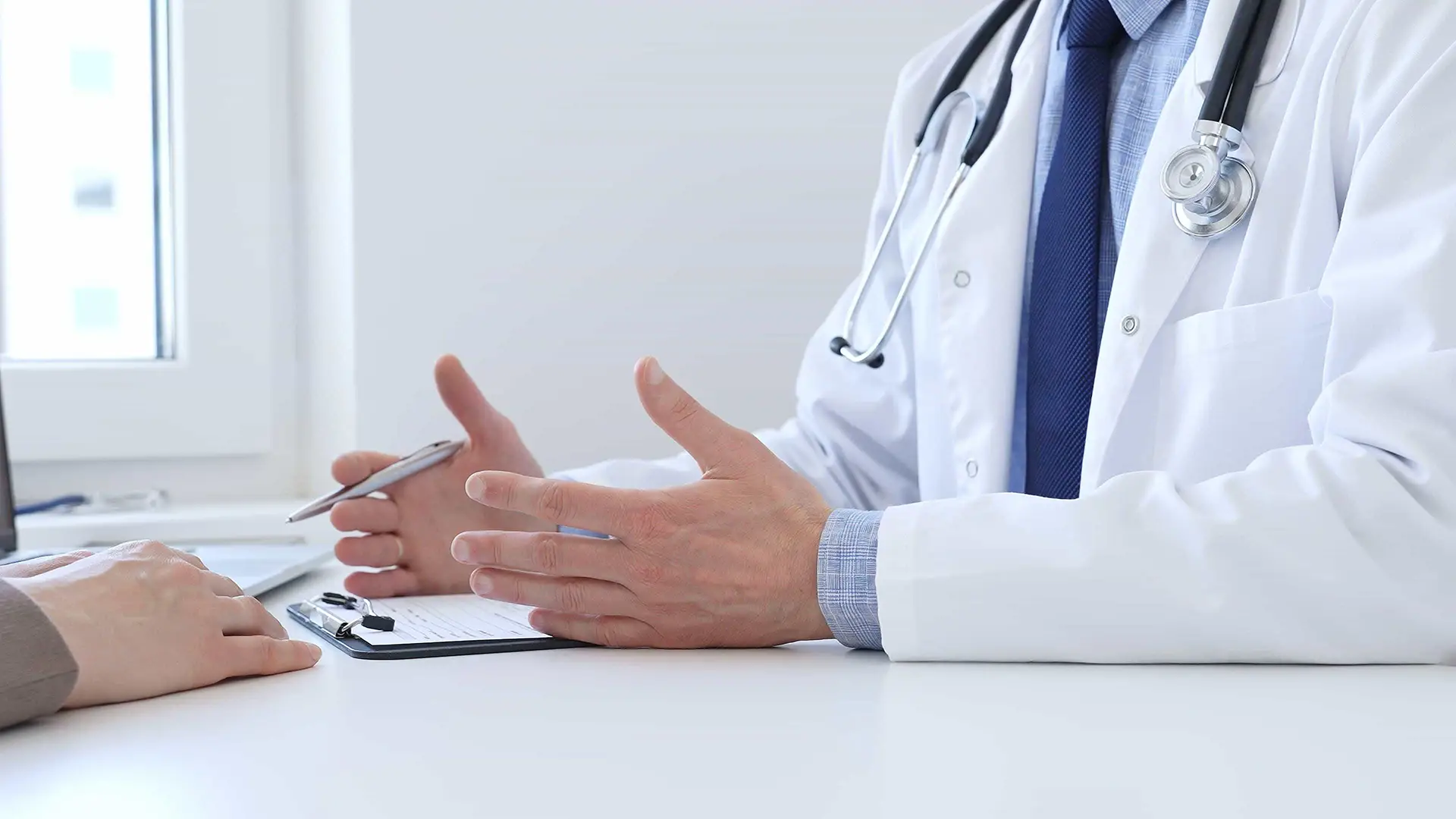 Doctor explaining how to prepare for colonoscopy during a patient consultation with the best GI doctor in Los Angeles, CA, providing clear guidance before the procedure.