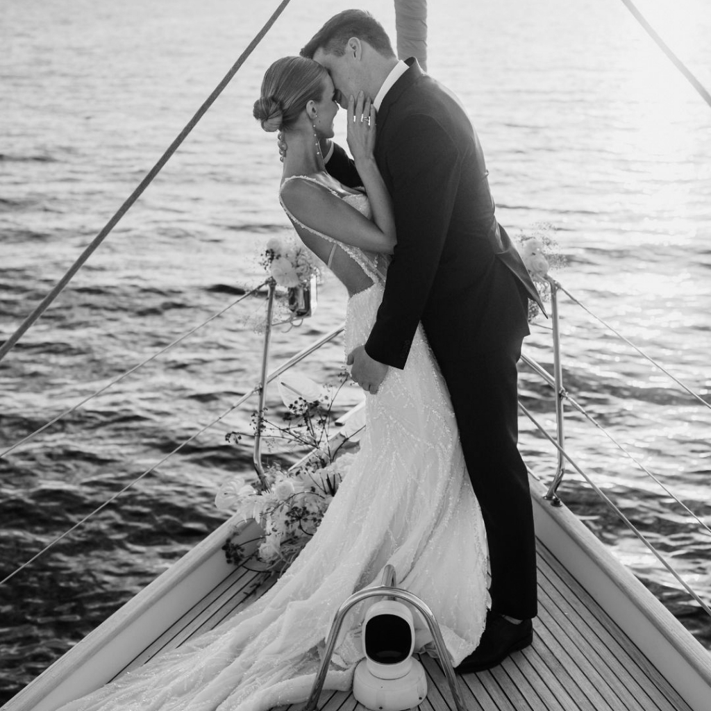 wedding on a yacht, wedding couple kissing