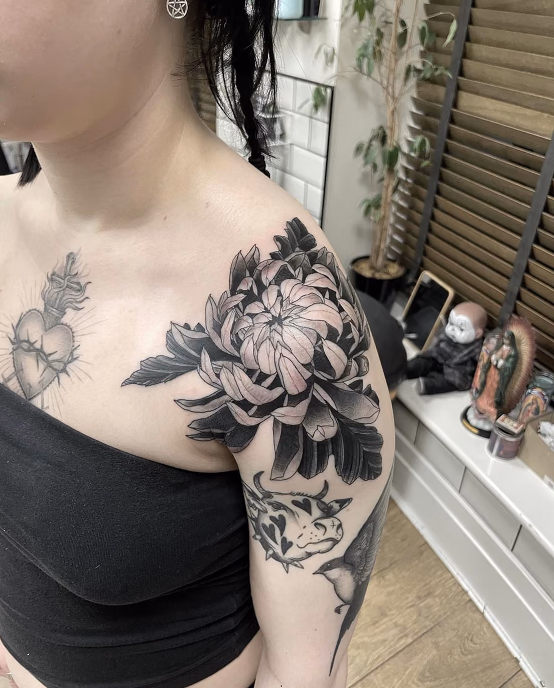 Black & Grey Shoulder Peony