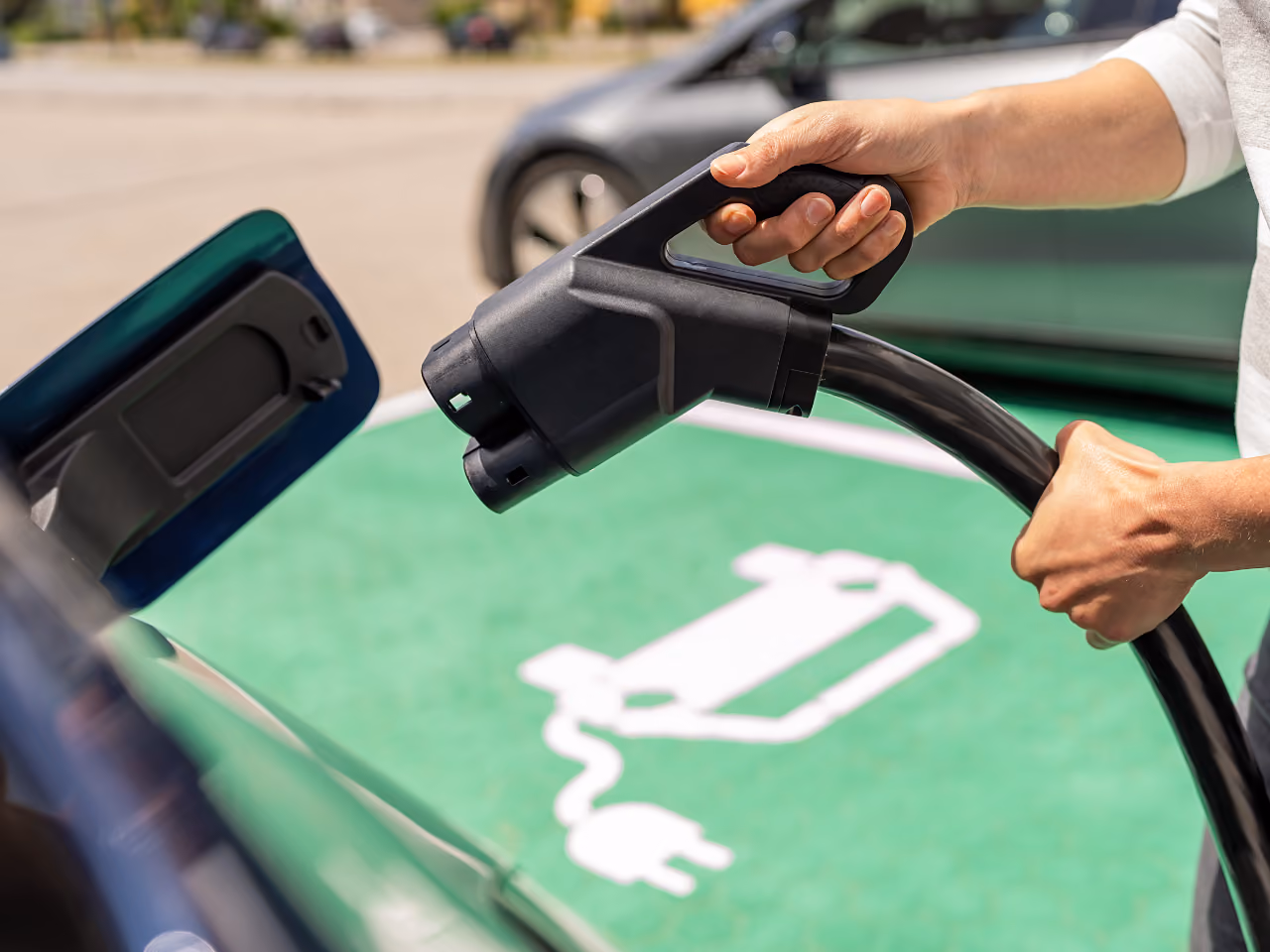 Returning customer charging vehicle with DC charger winkeltijd,dc snelladers