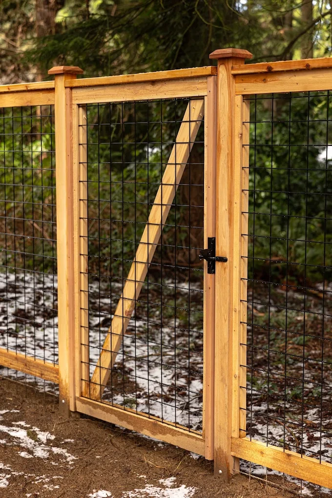 Residential backyard fence line completed in the Felida area