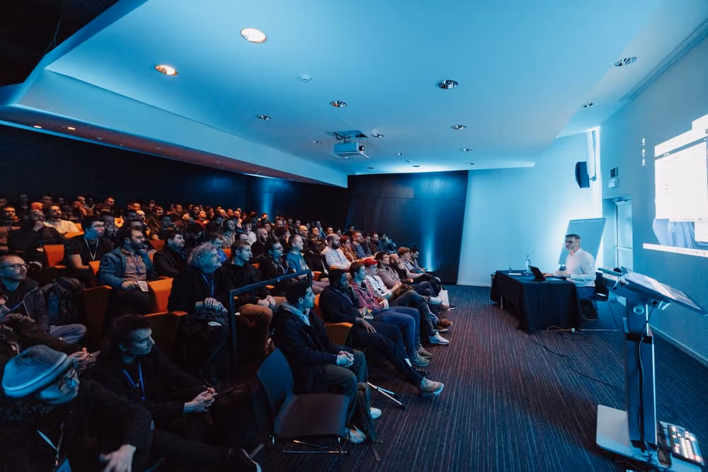 Moment d'échange entre participants au DevDay