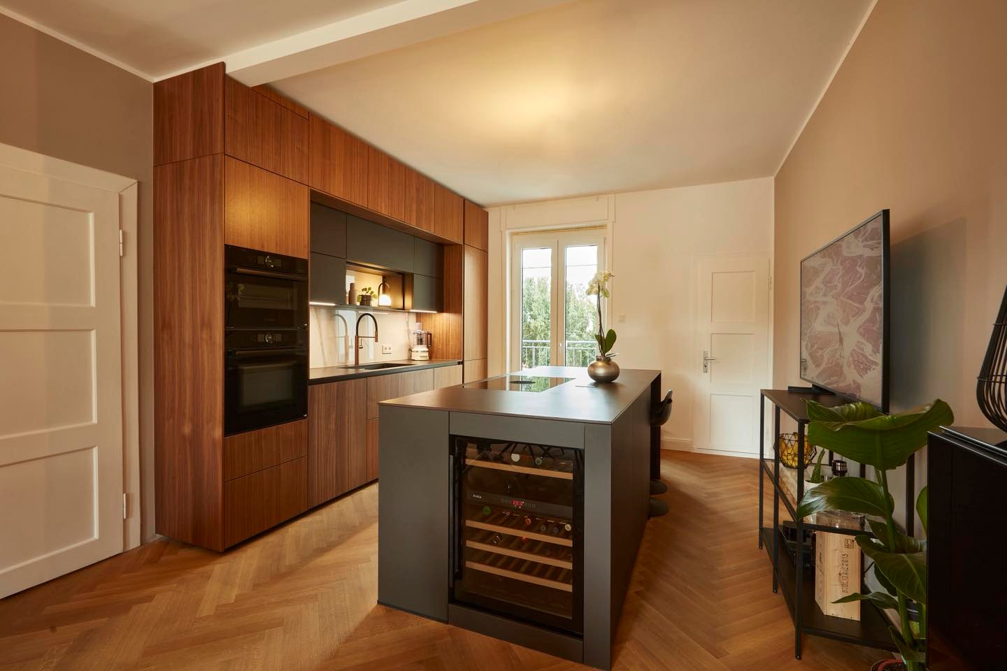 image of a contemporary kitchen