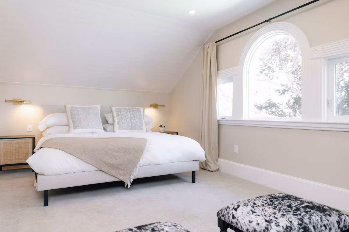 Room Img