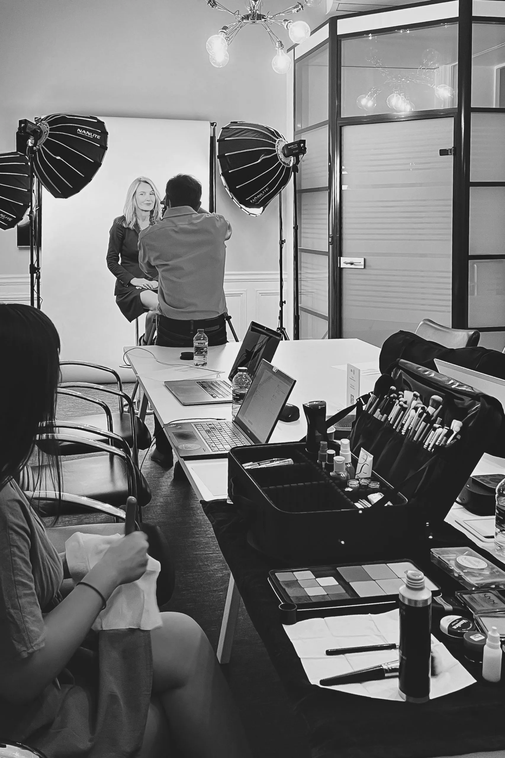 Installation d’un studio mobile pour une séance de portraits