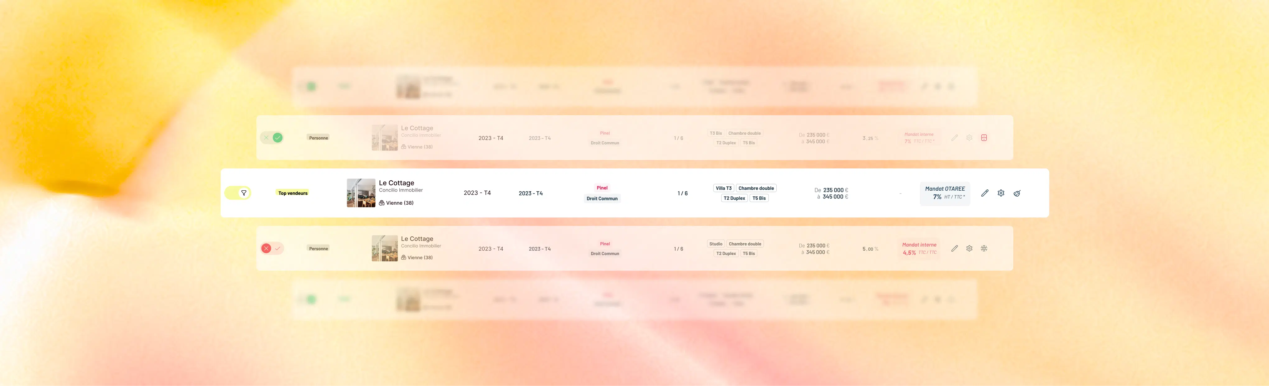 Interface du logiciel Otaree affichant une liste de biens immobiliers avec détails, prix, filtres et options d'édition, sur fond chaleureux.