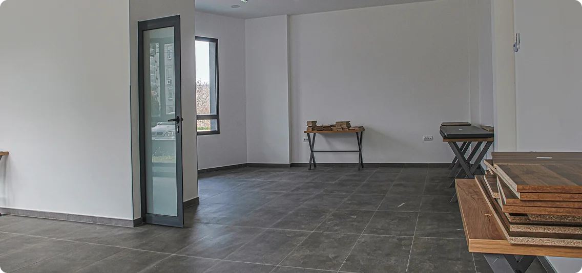 Prazan poslovni prostor spreman za uređenje u Hub Vizantija Niš