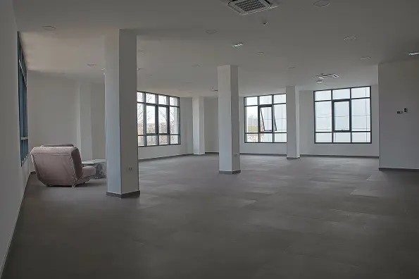 Iznajmljivanje poslovnog prostora u prizemlju od 92m2 za startup timove i freelancere, Hub Vizantija Niš