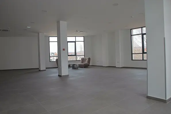 Iznajmljivanje poslovnog prostora u prizemlju od 92m2 za startup timove i freelancere, Hub Vizantija Niš