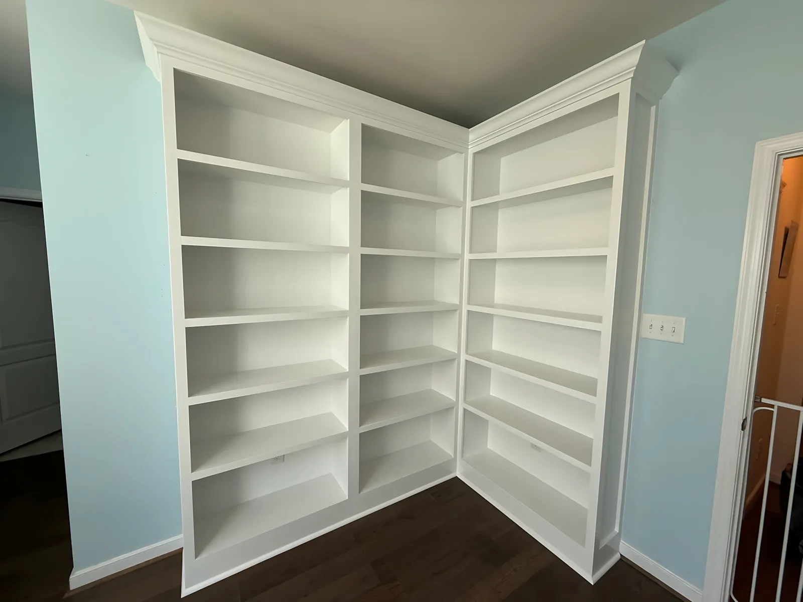 Custom built-in bookshelf in Richmond VA
