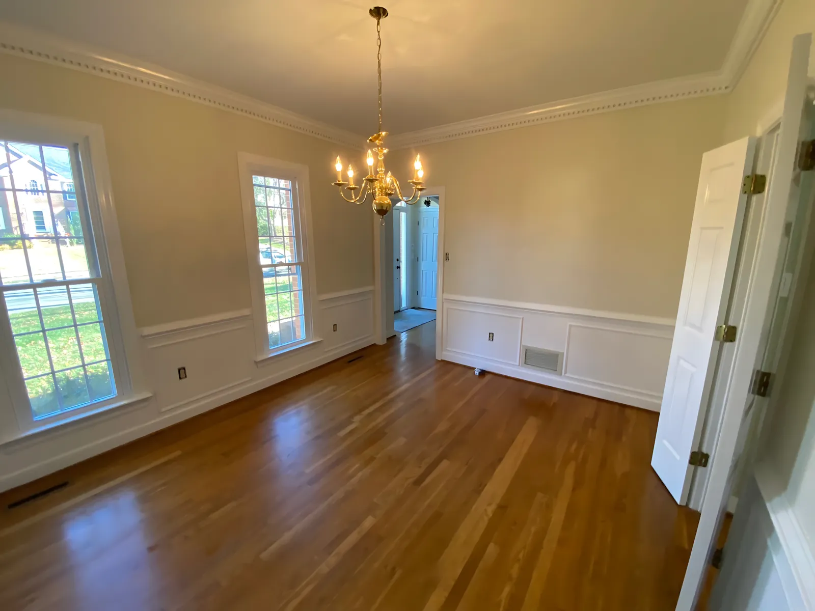 Custom trim and paint finishing in Richmond VA home