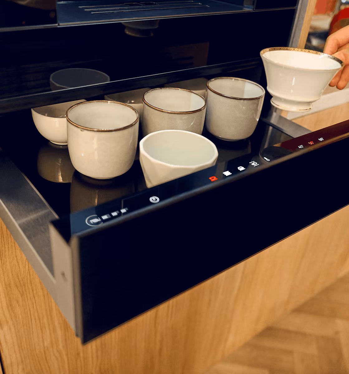 NEFF warming drawer for keeping plates and dishes at temperature