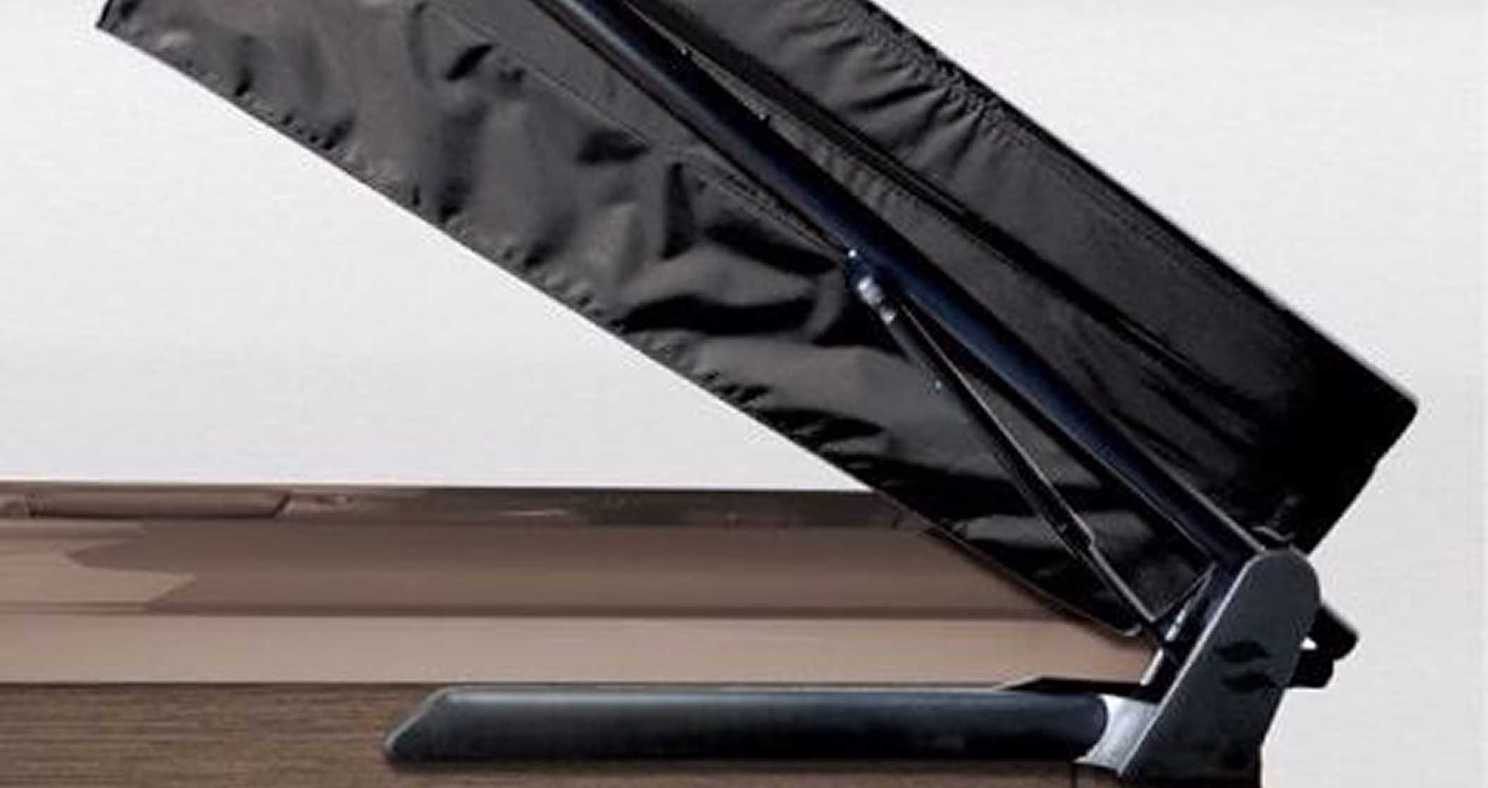 Bullfrog X Series spa with CoverMate III cover lift