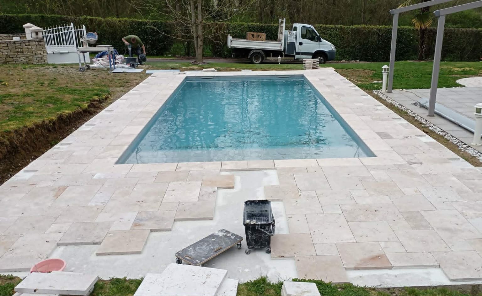Pose de Travertin plage de piscine Alleriot 71380