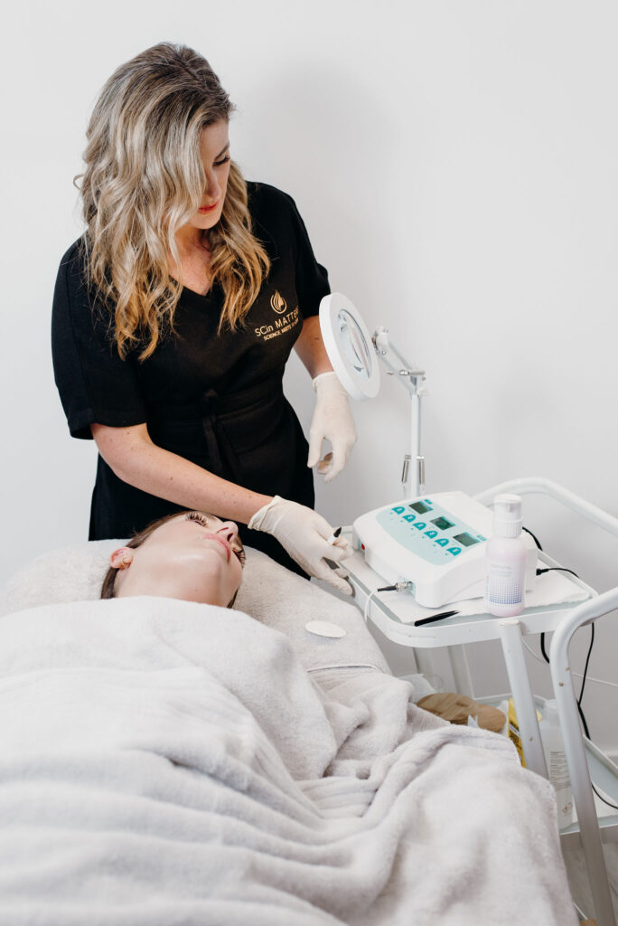 Lian with a client during an in-clinic procedure