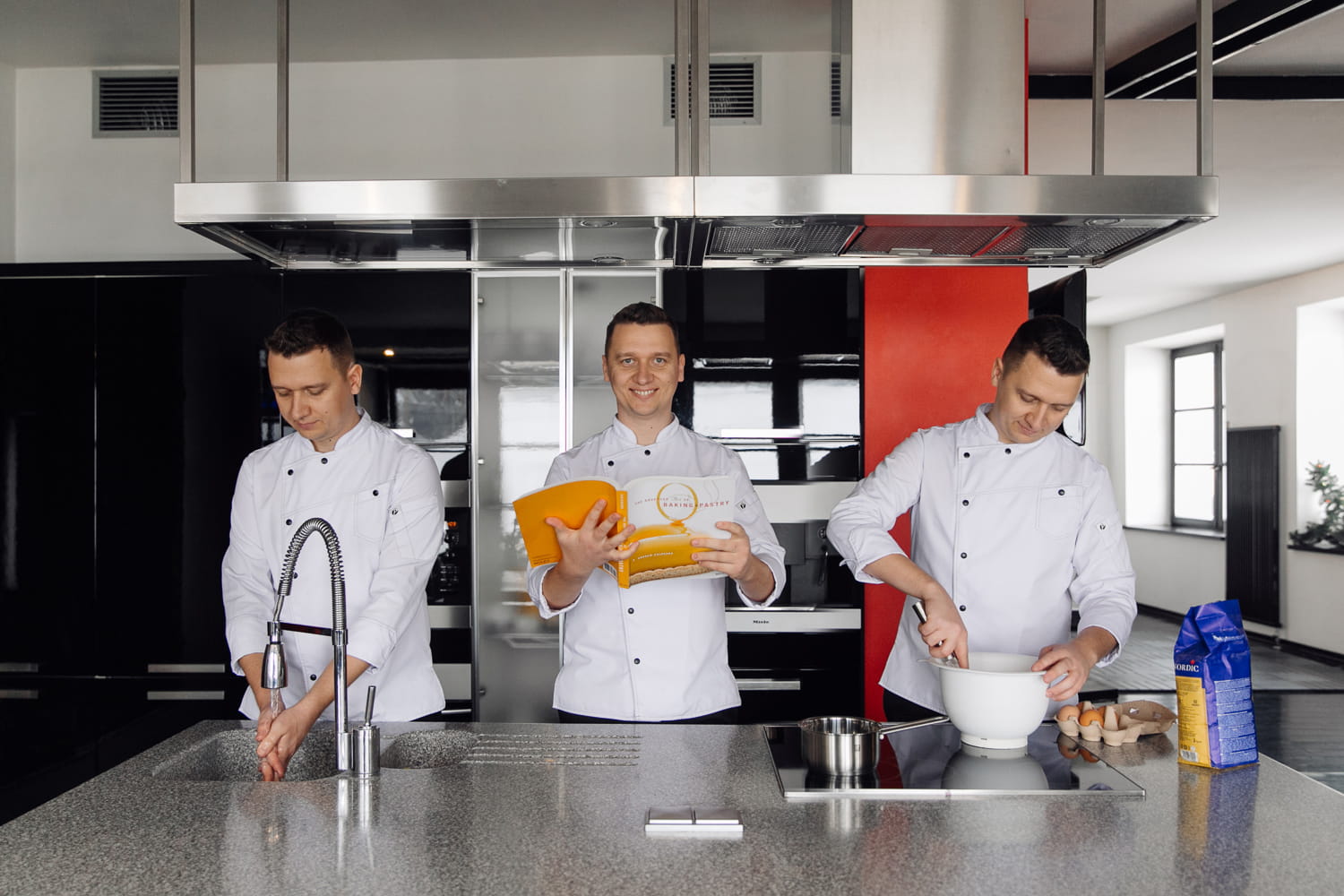 Egor Kozlovskii teaching in the LeChefio kitchen