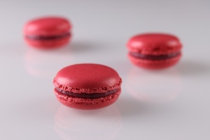 Cranberry kvass macaron
